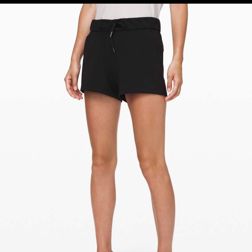 lulu On The Fly Shorts luxtreme 2.5”